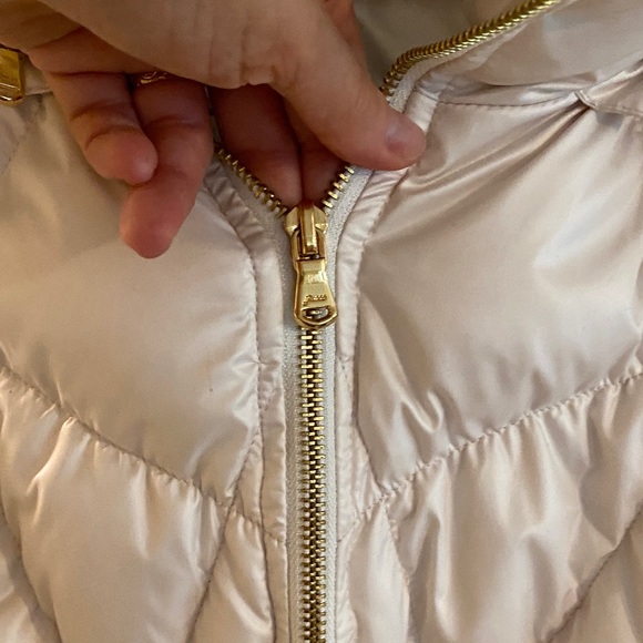 Guess Cream Puffer Vest with Faux Fur Trim - Picture 4 of 13